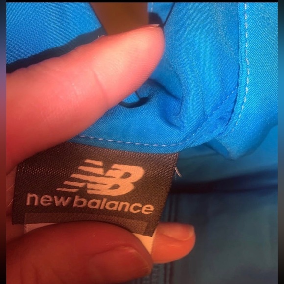 New Balance Lightweight Windbreaker - Picture 5 of 6